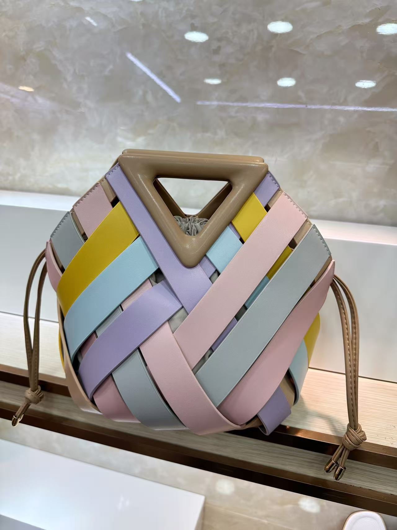 FNDAZZLE Luxe Woven Geo Tote(MULTI COLOR)