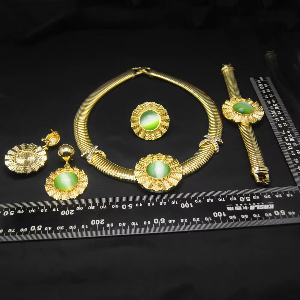 18K
Emerald Glow Heritage Set