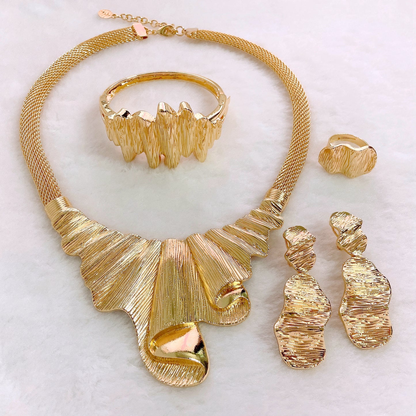 18K
Abstract Waves Italian Gold jewelry Set