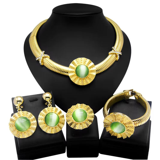 18K 
Emerald Glow Heritage Set